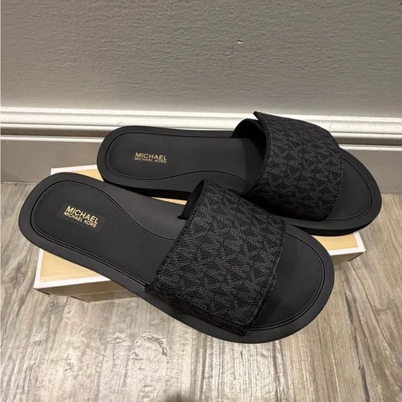 Michael Kors Black Wade Slide Footwear - Picture 2 of 6